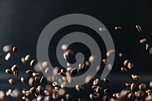 Mnoho lietanie kávové zrná 