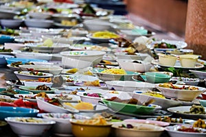 Many food containers have been placed for eating