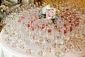 Many glasses of champagne and wine