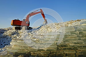 Many ice together, ditching machine is working