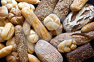 Many mixed breads and rolls