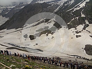 Many people doing trecking on icy mountains photo