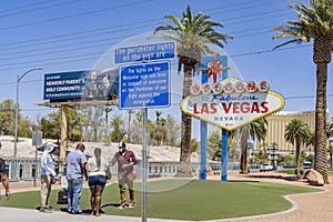 Many people queueing to take photo of the Welcome to Fabulous Las Vegas Sign