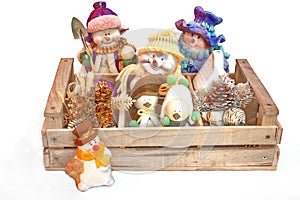 Many snowmans in wooden box