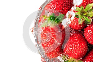 Many strawberry in the glass bowl