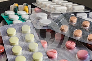 Farbistý lieky a pilulky 