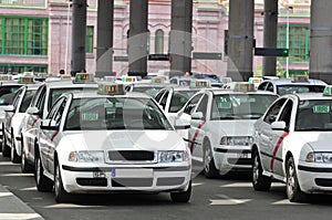 Many taxis waiting for passenger