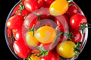 Many tomato in the glass bowl