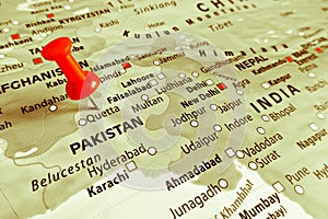 Map with red marker over Pakistan