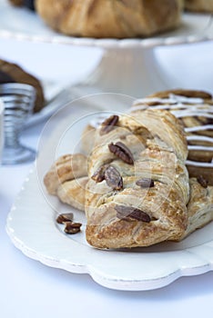 Maple and pecan torsade breakfast setting