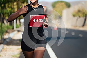 Marathon runner woman gesturing thumbs