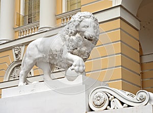 Marble lions (lions Medici)