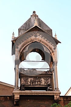 Marble tomb of Guglielmo da Castelbarco photo
