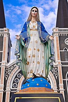 Maria Statue