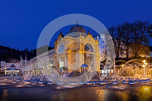 Marianske Lazne: Colonnae with Singing fountain at night