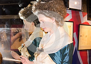 Marie Tussaud and her reflexion in the mirror