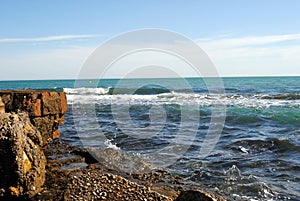 Marina. Olas y rocas