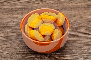 Marinated yellow patisson in the bowl