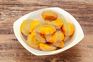 Marinated yellow patisson in the bowl