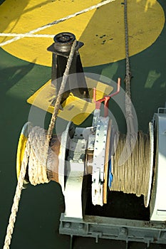 Marine rope and cable winches