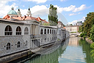 Market arcade and Ljubljanica river