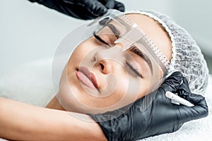 Markup with ruler on brows