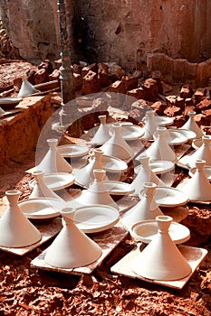 Maroccan dishware drying before roasting