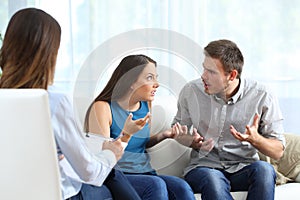 Marriage fighting during a couple therapy