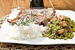 Marrowbone with peas