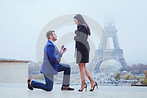 Sposare io ho proposta Parigi fidanzamento 