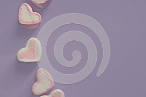 marshmallows in the shape of a heart. on a purple background (veri peri), mockup, top and side view.