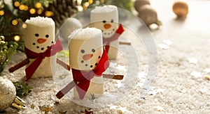 Marshmellow snowmen with snow and winter decorations. Christmas baner. Copy space