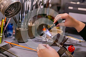 Marvering - manual glass bead manufacturing step