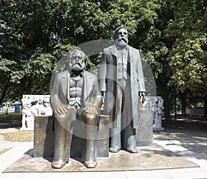 Marx Engels