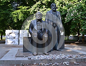 Marx-Engels statue