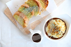 Mashed potato with gravy and bread