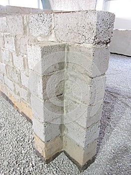 Masonry walls of the building of cinder blocks