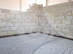 Masonry walls of the building of cinder blocks