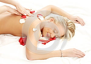 Massage with flower petals