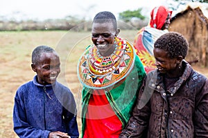 Massai family - mother with her children