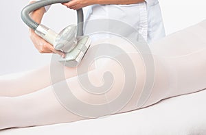 The masseur is preparing to make an hardware anti-cellulite massage in a beauty salon