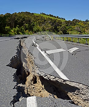 Masivní zemětřesení tahů polovina nový zéland oddělit podle několik metr 
