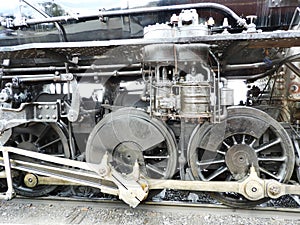 Massive historic locomotive engine 475 train wheels