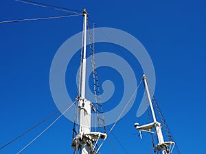 A mast, a vertically standing structure on a ship supported by braces, the so-called watts, part of the sailing armament