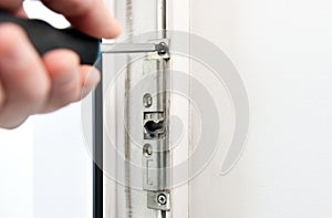 The master adjusts the fittings in the PVC plastic doors. The plastic door jammed does not work. The plastic door does not open. photo