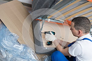 Master in the Assembly and repair of upholstered furniture, twists the sofa with a screwdriver, there is a place for the