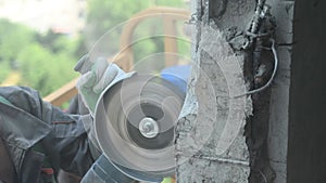 Master cuts a concrete wall with a circular diamond saw.
