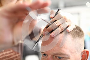 Master cuts man in beauty salon. closeup