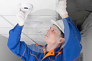 Master of fire alarm maintenance, conducts an inspection in the residential sector