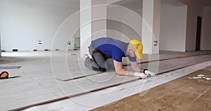 Master man flooring lays new laminate concept